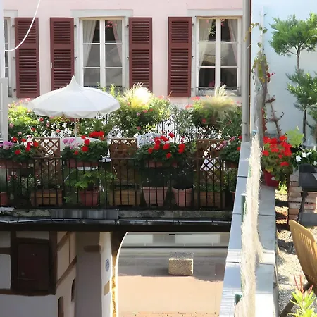 Cour Du Weinhof à Couette-café 3*