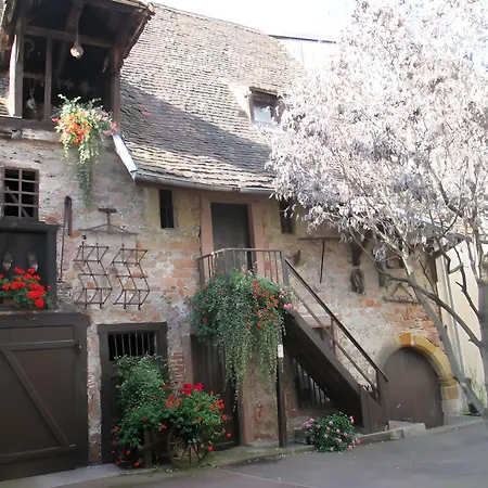 Cour Du Weinhof à Couette-café 3*